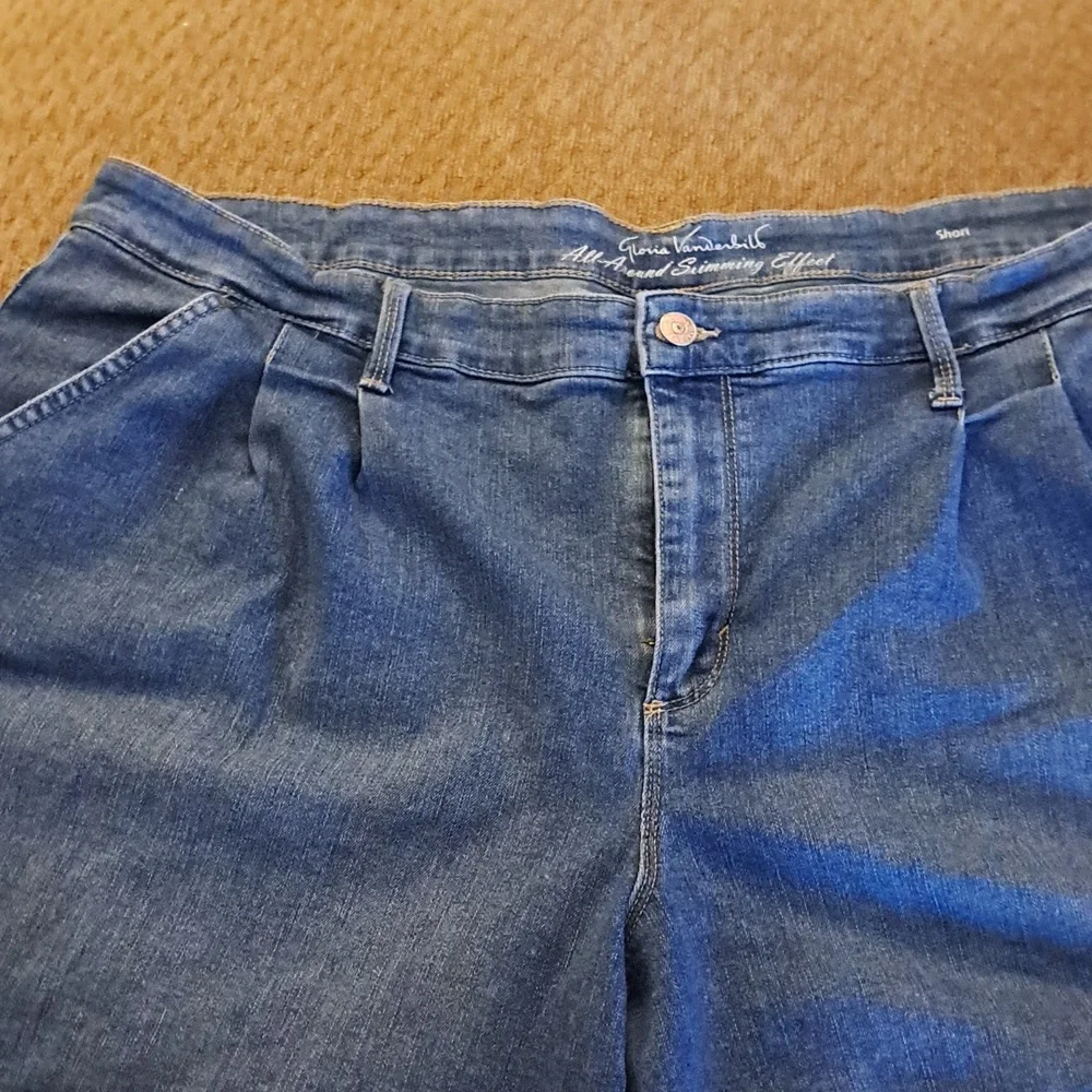 Womens Gloria Vanderbilt Denim 20W All-Around Slimming Effect Shorts - Picture 3 of 6